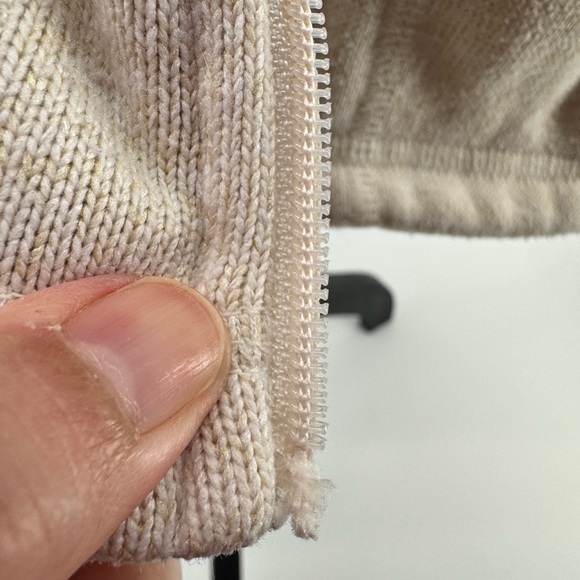 Eddie Bauer women’s Cream Full Zip Knit Sweater size L zipper needs fixing - Picture 7 of 7